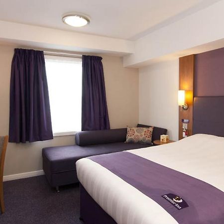 Premier Inn Cobham Cobham (Surrey) Exterior foto
