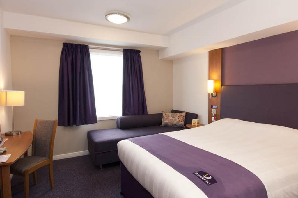 Premier Inn Cobham Cobham (Surrey) Exterior foto