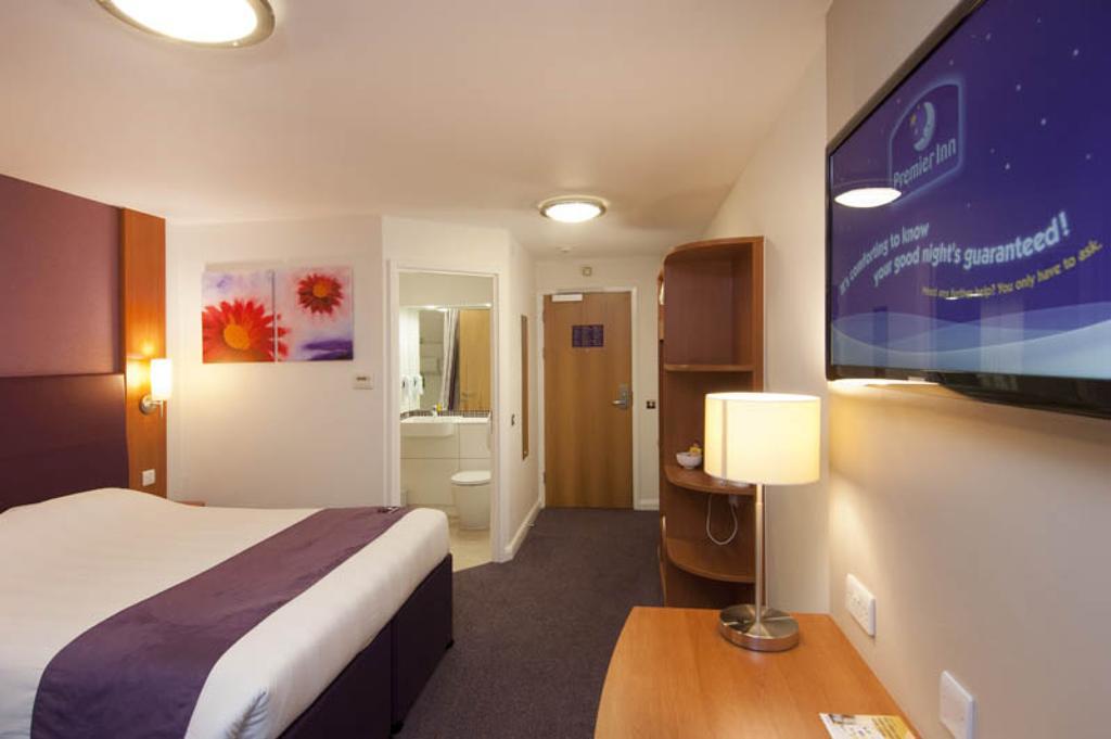 Premier Inn Cobham Cobham (Surrey) Exterior foto