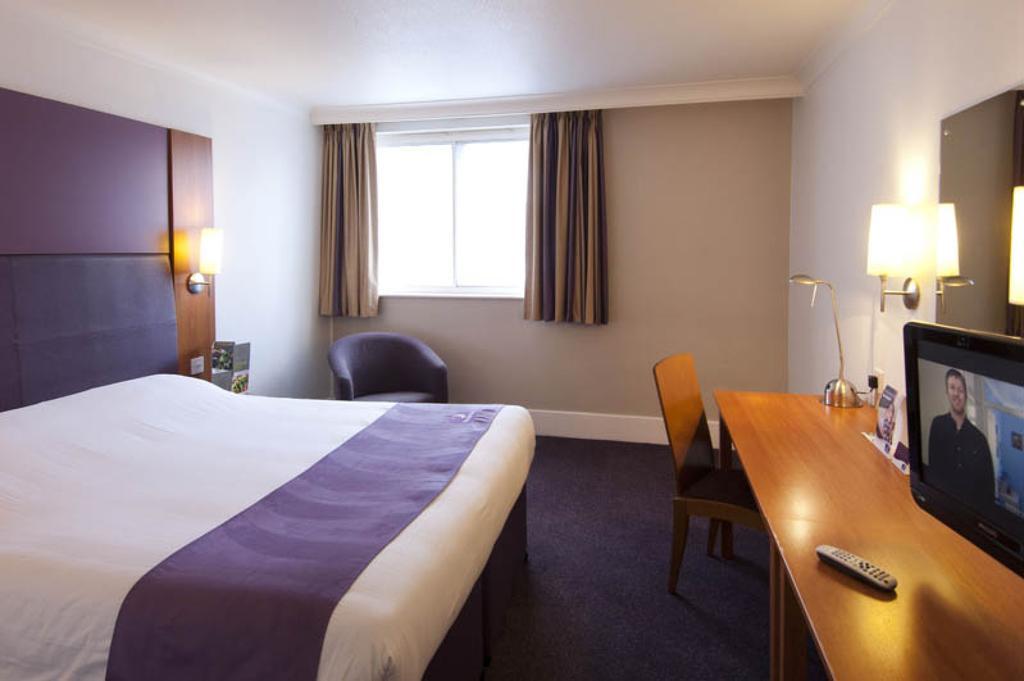 Premier Inn Cobham Cobham (Surrey) Exterior foto