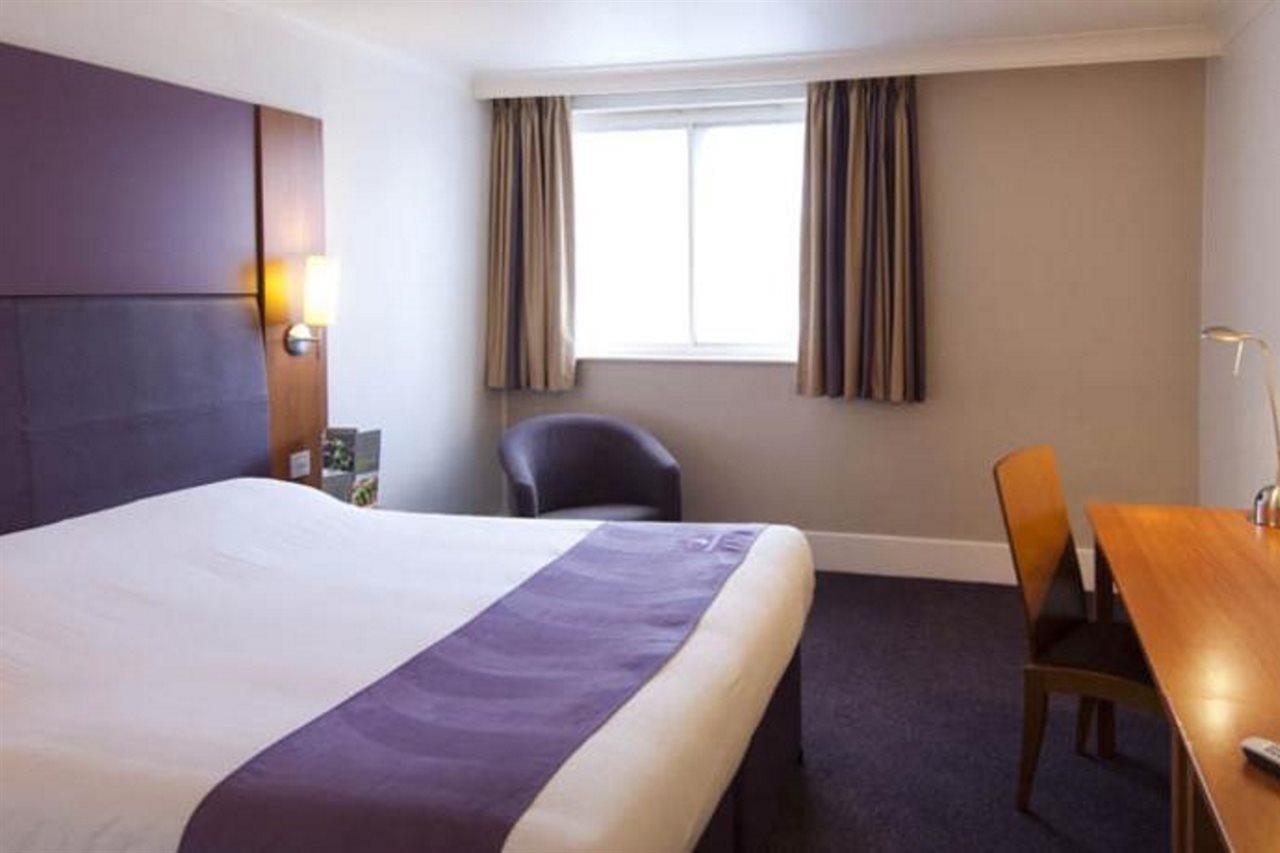 Premier Inn Cobham Cobham (Surrey) Exterior foto