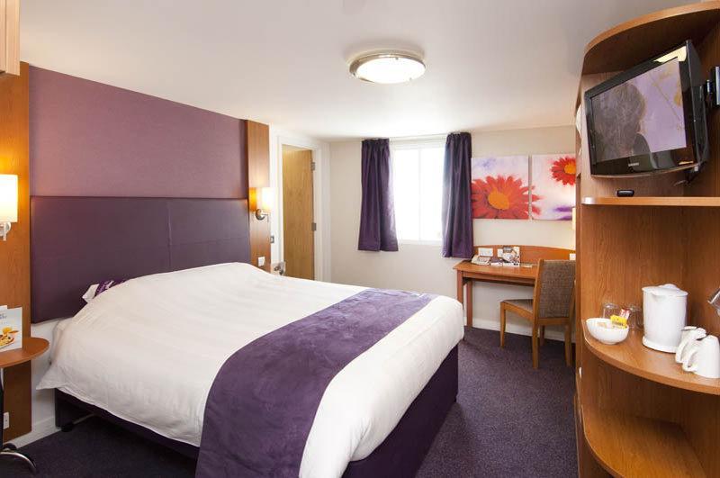 Premier Inn Cobham Cobham (Surrey) Exterior foto